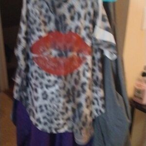 Camouflage shirt with lips on it